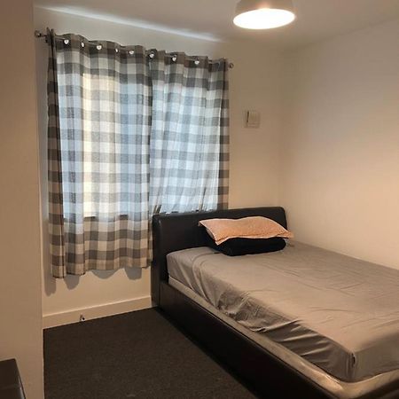 Double Bedroom With Ensuite Илфорд Екстериор снимка