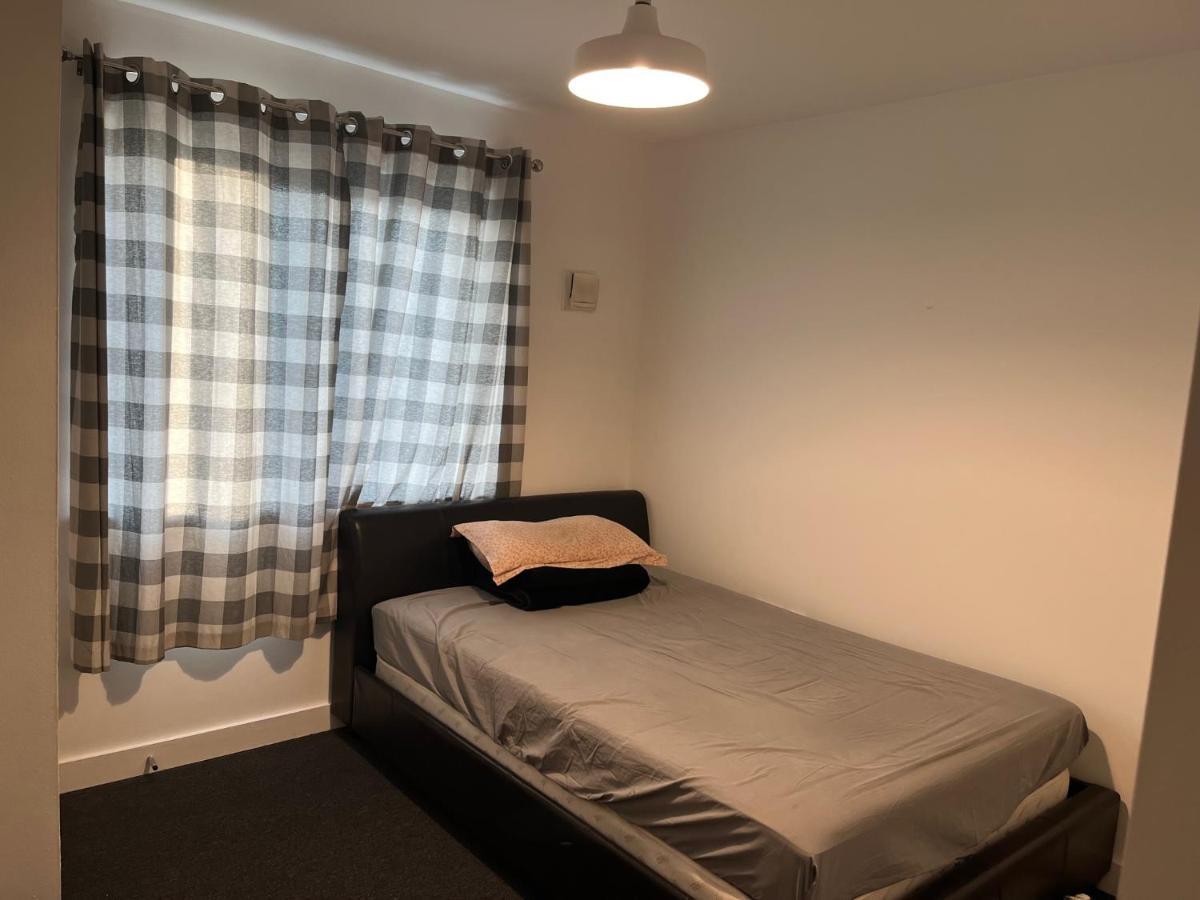 Double Bedroom With Ensuite Илфорд Екстериор снимка
