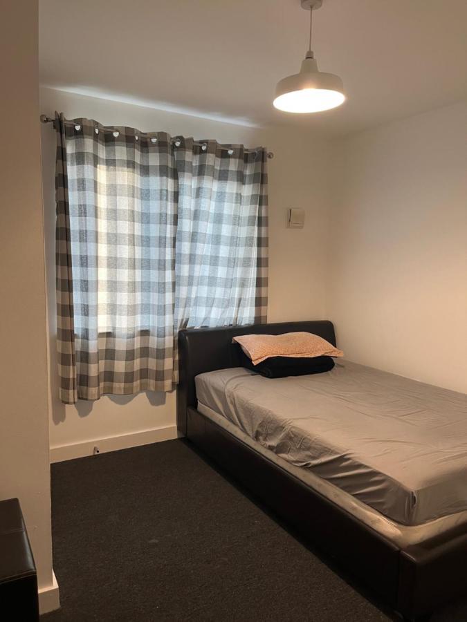 Double Bedroom With Ensuite Илфорд Екстериор снимка